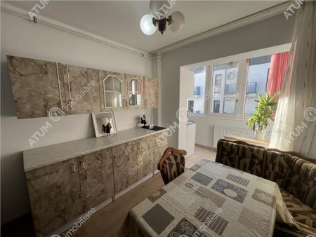 Garsoniera decomandata etaj 1 si loc de parcare zona Turniso - Fotografie 4