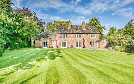 Superb contemporary gated home with gym, sauna, and fabulous south facing gardens, well located on the outskirts of Wilmslow and Alderley edge. - Photo 2