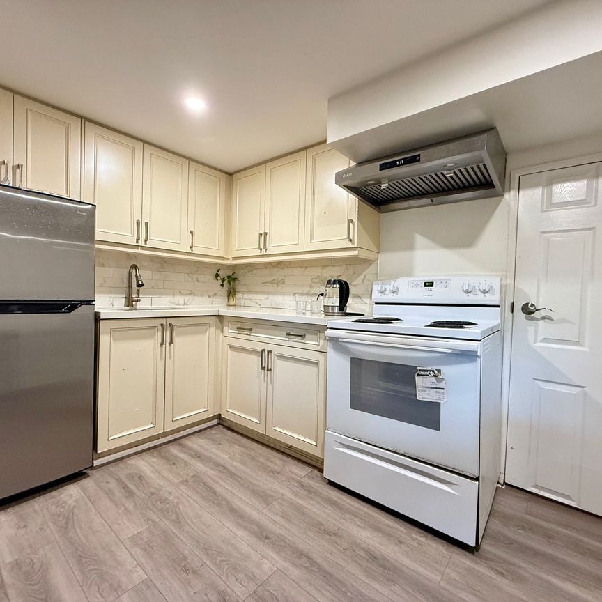 For Lease - 402 Fernleigh Circle, Richmond Hill, Ontario - Photo 1