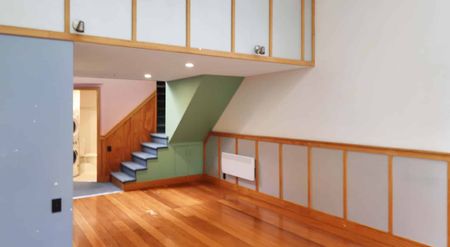 Vibrant 3-Bedroom Apartment in the Heart of Te Aro - Photo 5