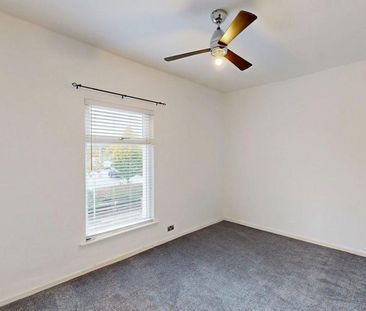 2 bedroom end of terrace house to rent - Photo 5