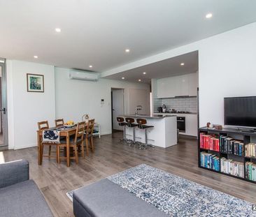 Stylish North-Facing Apartment in Prime Penrith Location - Photo 3