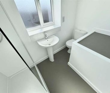 Kingland Crescent, Poole, BH15 - Photo 5