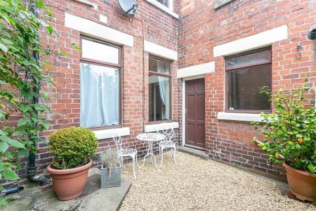 2 bedroom flat to rent - Photo 2