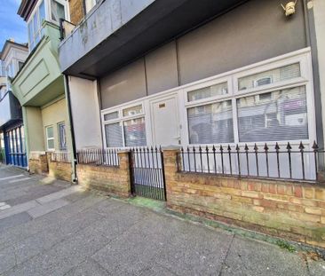 2 bedroom maisonette to rent - Photo 2