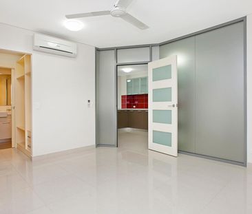 Modern coastal living in a highly desirable location - Photo 5