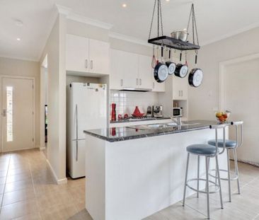 Spacious 4-Bedroom Family Home in Prime Location! - Photo 3
