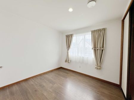 Comfortable 3-Bedroom Home in Quiet Henderson Street - Photo 3