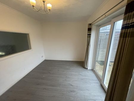 3 bedroom semi-detached house to rent - Photo 4