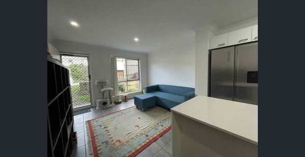 One Room in Boarding Townhouse Available - Photo 1