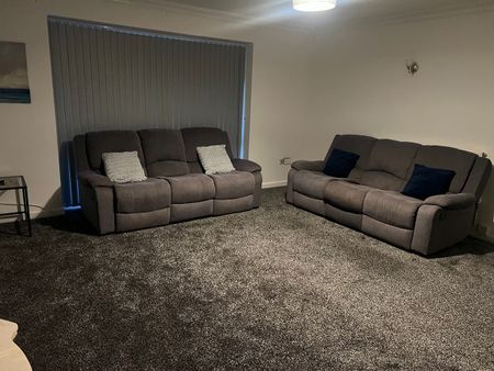 4 Bed Bungalow, Spencefield Lane, LE5 - Photo 2