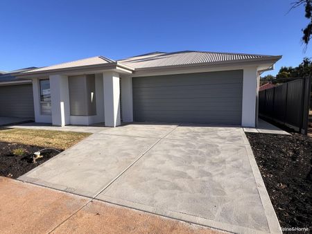 53 Hollow Drive, Andrews Farm, SA 5114 - Photo 5