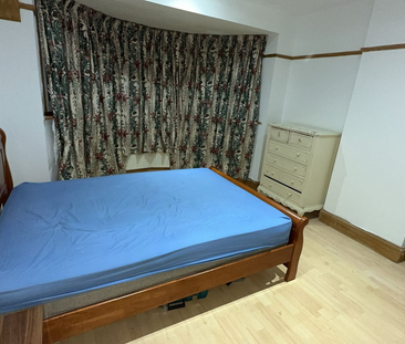 1 bedroom in a house share to rent - Photo 2