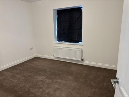 3 bedroom flat to rent - Photo 2