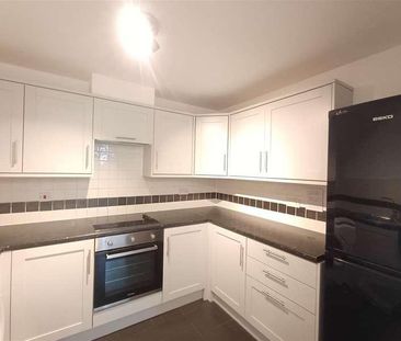 Tobermory Close, Langley, SL3 - Photo 6