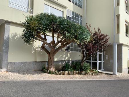 Apartamento T2 sem móveis inserido em condomínio em S. João Estoril - Photo 2
