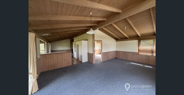 UPSTAIRS 3 BEDROOM TOWNHOUSE - Photo 1