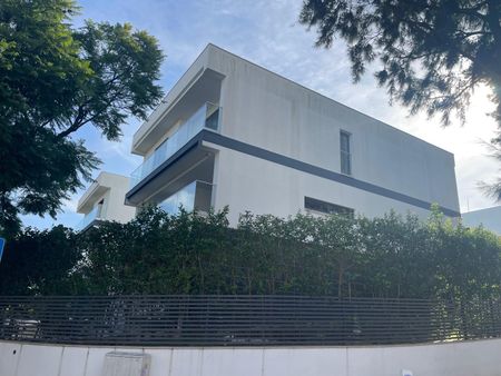 Moradia isolada T4+1 para arrendamento no Alto da Barra em Oeiras - Photo 2