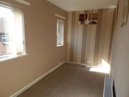 3 bedroom end of terrace house to rent - Photo 5
