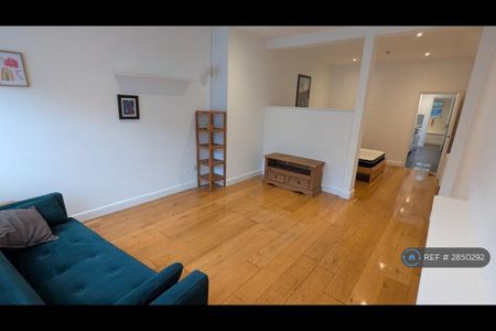 Studio to rent - Photo 2