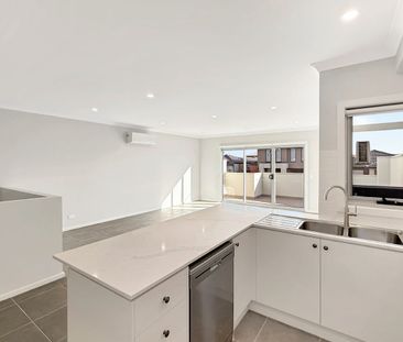 🏡 Brand New 4-Bedroom Townhouse in Wollert - Photo 5