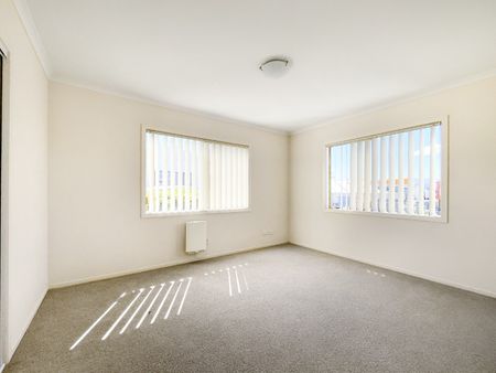 Stanhope Road - 3 Bedroom - 1 Bathroom - 2 Carparks - Photo 4