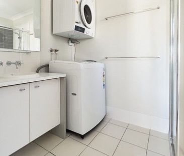 Fully Furnished Studio Apartment - Resort Style Complex 100M to Wes... - Photo 3