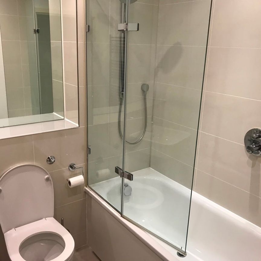 2 Bed Flat, Holford Way, SW15 - Photo 1