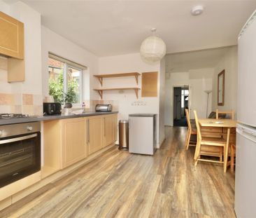 6 bedroom Student Terraced House to rent in Warton Terrace, Newcast... - Photo 5