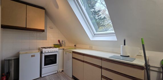 Mildridge Farmhouse, Berkshire, SL3 - Photo 2