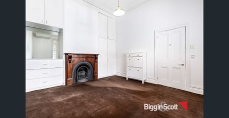 Renovated, Light And Bright House In Excellent Location - Photo 2