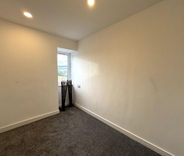 2 bedroom end of terrace house to rent - Photo 2