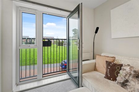 2 Bedroom Flat - Photo 2