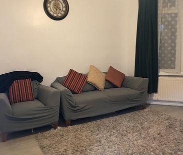 Room in a Shared House, London, E12 - Photo 1