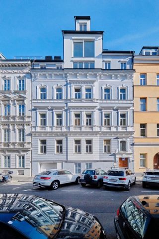 Familienwohnung in privatem Haus! Garagenplatz direkt im Haus! - Photo 5