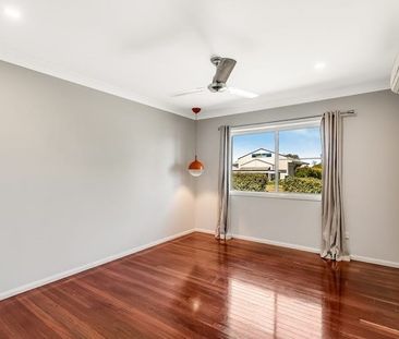 ~ Immaculately Presented in Enviable North Side Location ~ - Photo 6