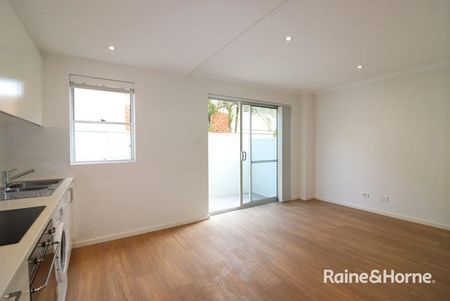 MODERN ONE BEDROOM UNIT - MOMENTS WALK TO ELOUERA BEACH - Photo 5