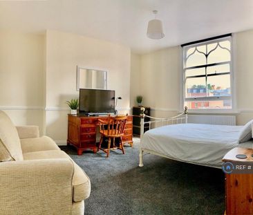 3 bedroom flat to rent - Photo 3
