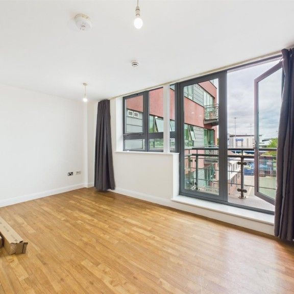 1 BED Apartment To rent - Photo 1