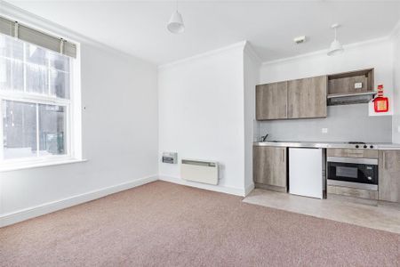 Studio to rent - Photo 2