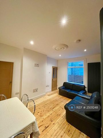 3 bedroom maisonette to rent - Photo 2