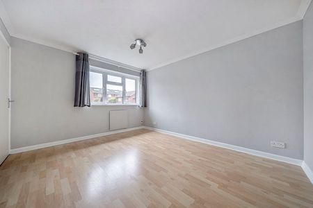 Little Thatch, Godalming, Surrey, GU7 - Photo 4