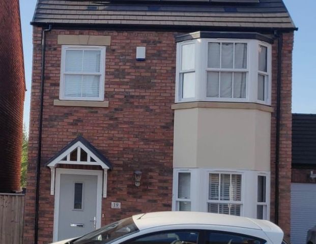 4 Bed Semi-Detached House, Green Park, CV1 - Photo 1