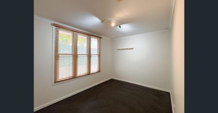 Large Shed with rear Lane Access - Photo 4