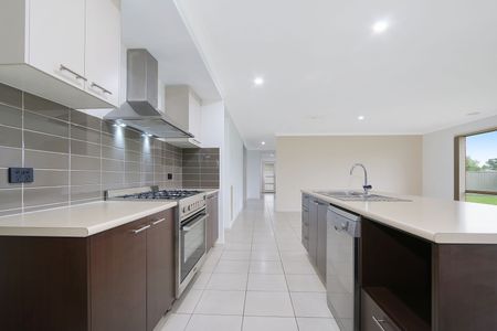 Where Contemporary Living Meets Everyday Ease - Photo 4