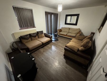 Room in a Shared House, St John's Road, LS3 - Photo 2