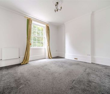 First floor period apartment in the city centre - Please Note: No P... - Photo 6