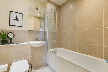 2 bedroom flat in 63-75 Glenthorne Road - Photo 5