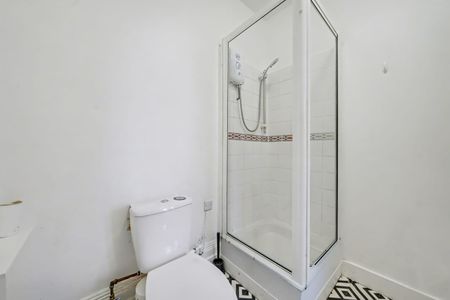 Bedsit, Holmdale Road, NW6 - Photo 2