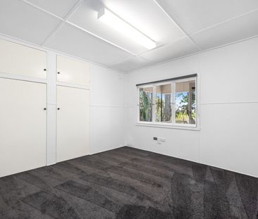 Charming fully renovated home is ready for its next tenants to enjoy! - Photo 2